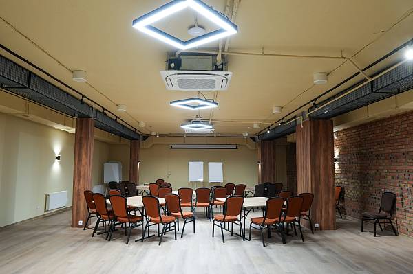 «Янтарный» конференц-зал в укрытии в отеле Optima Collection River Park  фото №114388